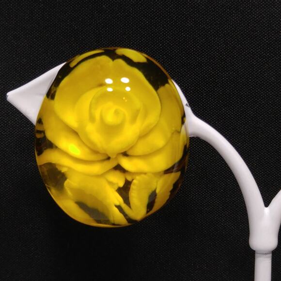 Vintage Yellow Lucite Flower Inside Clip Earrings, Yellow Clear, White Rose - Picture 2 of 10